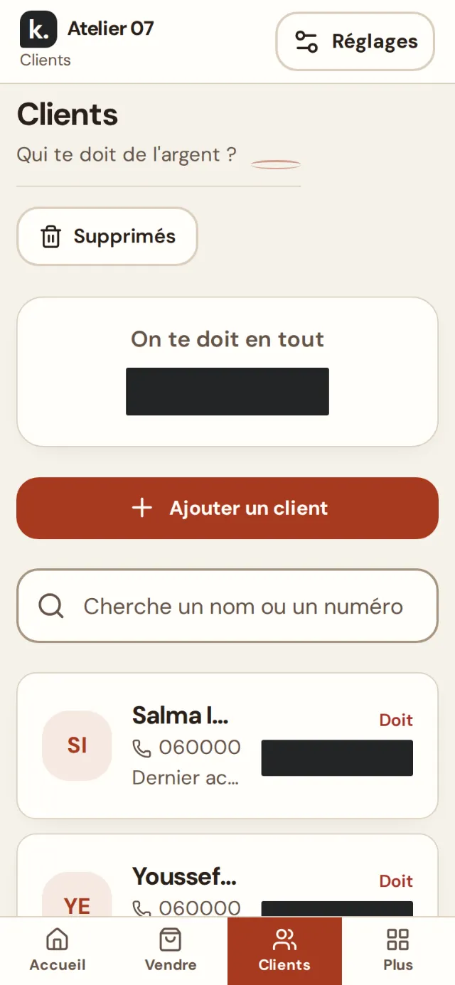 Écran Clients du logiciel sur téléphone : ce que chaque client doit, montants masqués
